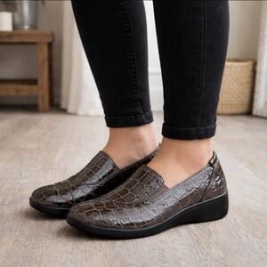 Clarks Gael Feline Classic Minimalist Crocodile Comfort Loafer Flat  7M